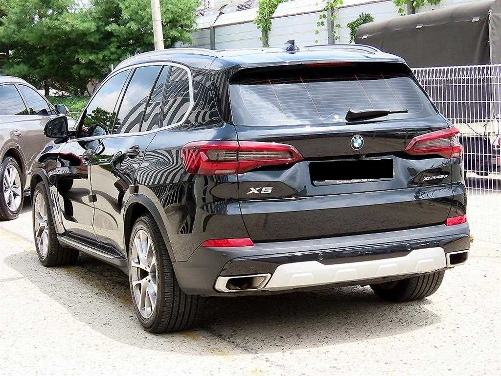 BMW X5 — photo 03