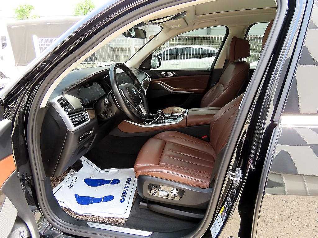 BMW X5 — photo 05