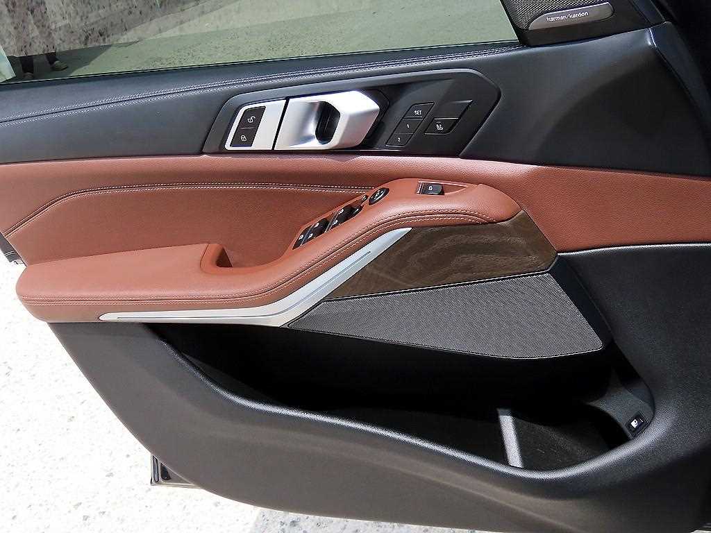 BMW X5 — photo 12