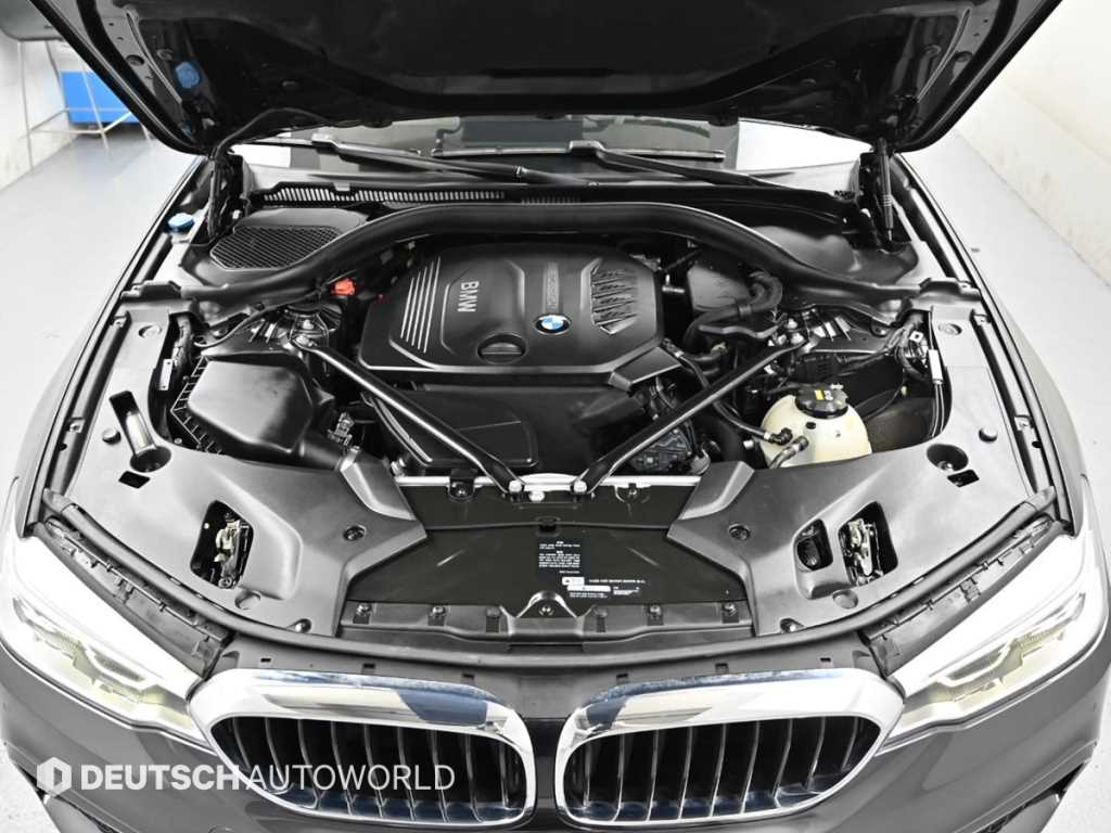 BMW 5-Series — photo 06