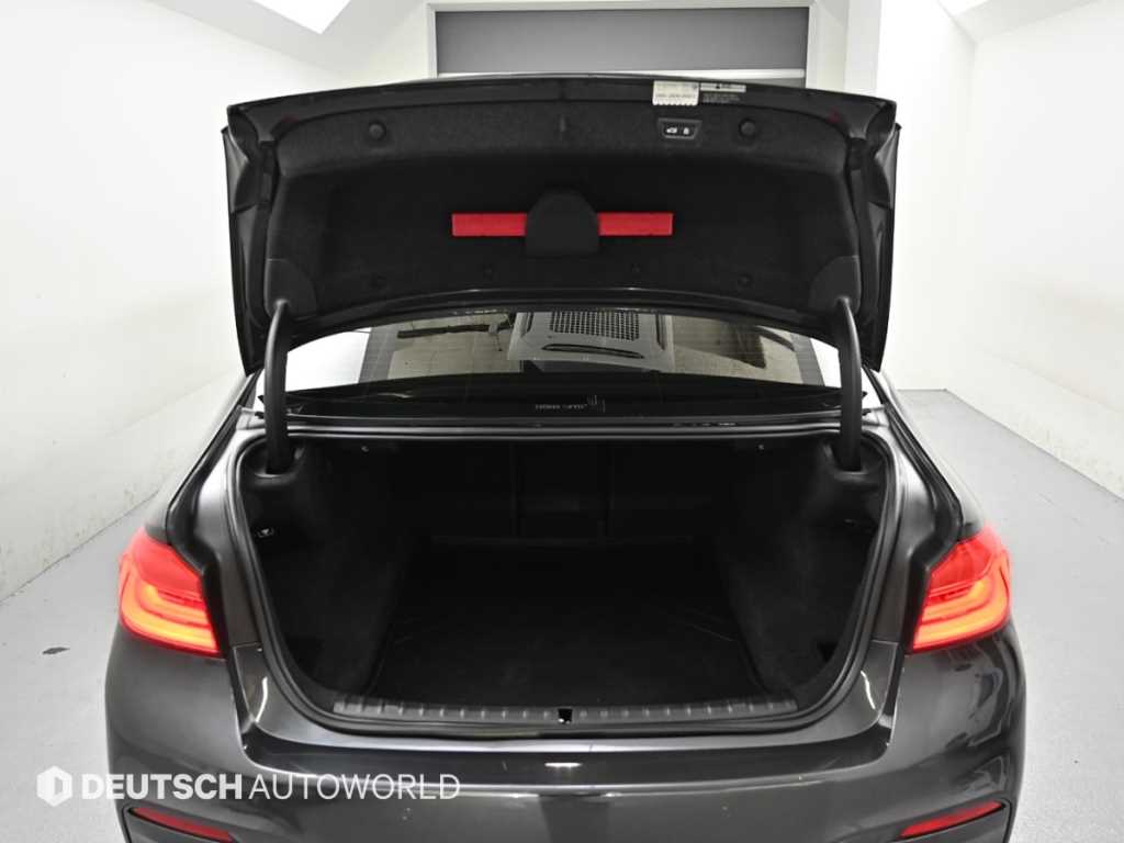 BMW 5-Series — photo 19