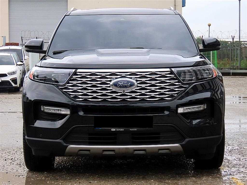 Ford Explorer — photo 01