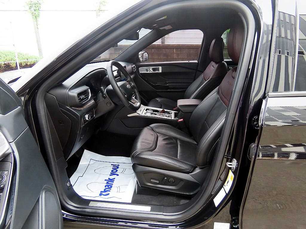 Ford Explorer — photo 05