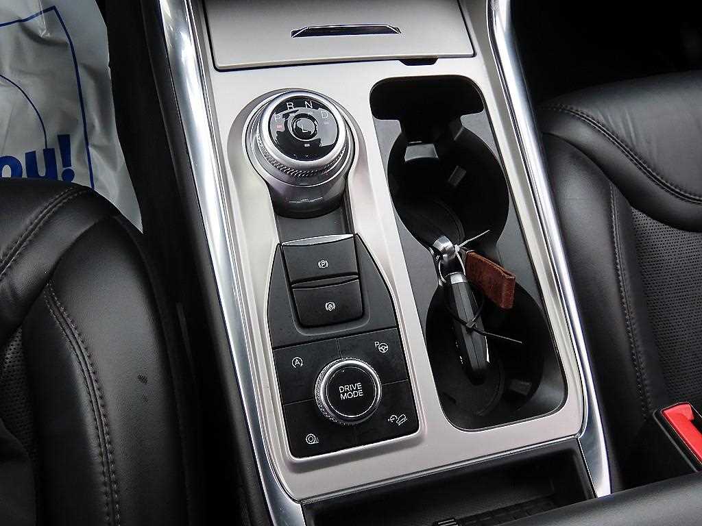 Ford Explorer — photo 10