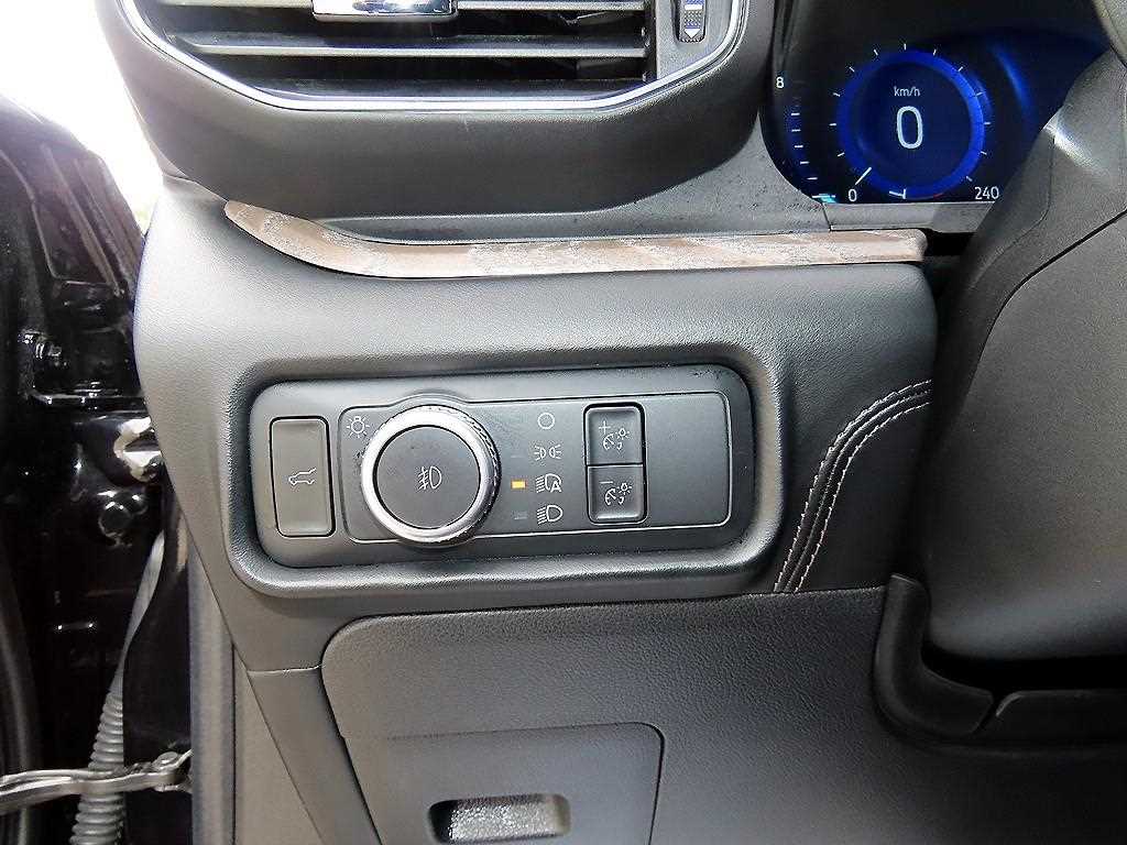 Ford Explorer — photo 12