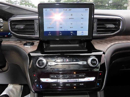 Ford Explorer — photo 13