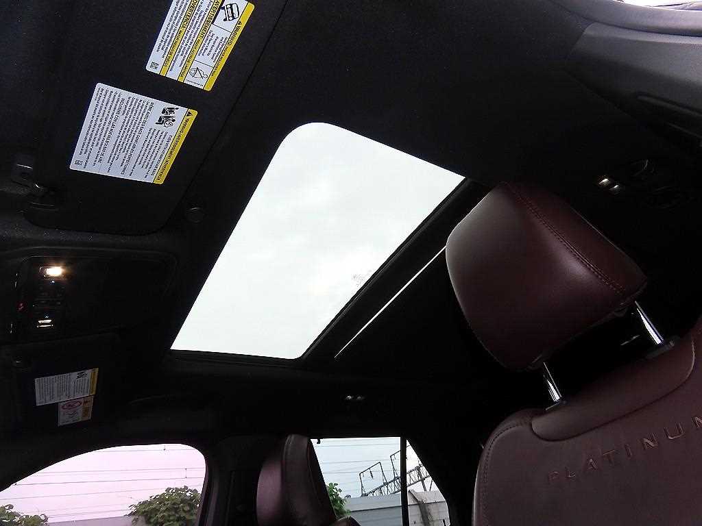 Ford Explorer — photo 16