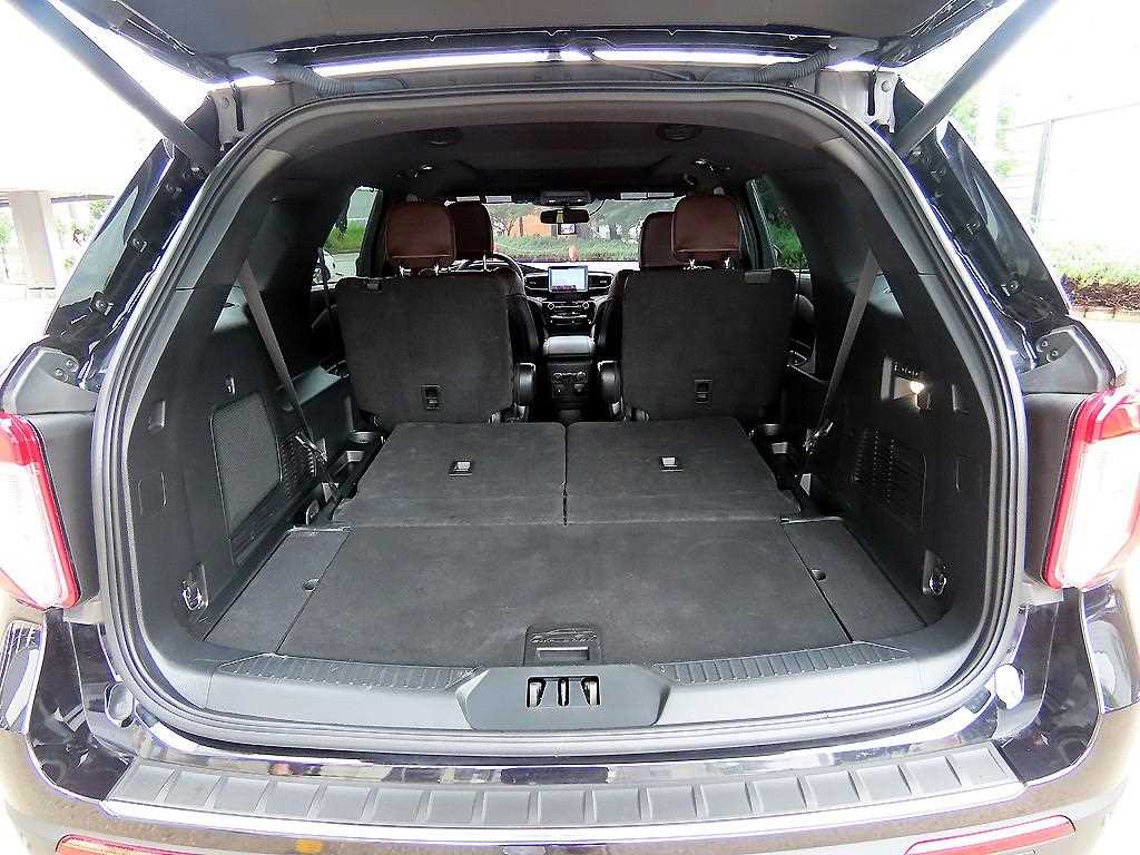 Ford Explorer — photo 17