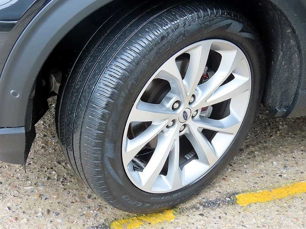 Ford Explorer — photo 20