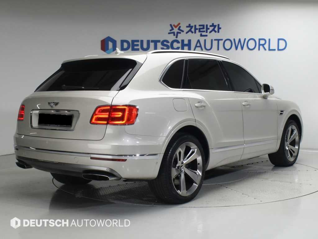 Bentley Bentayga — photo 02