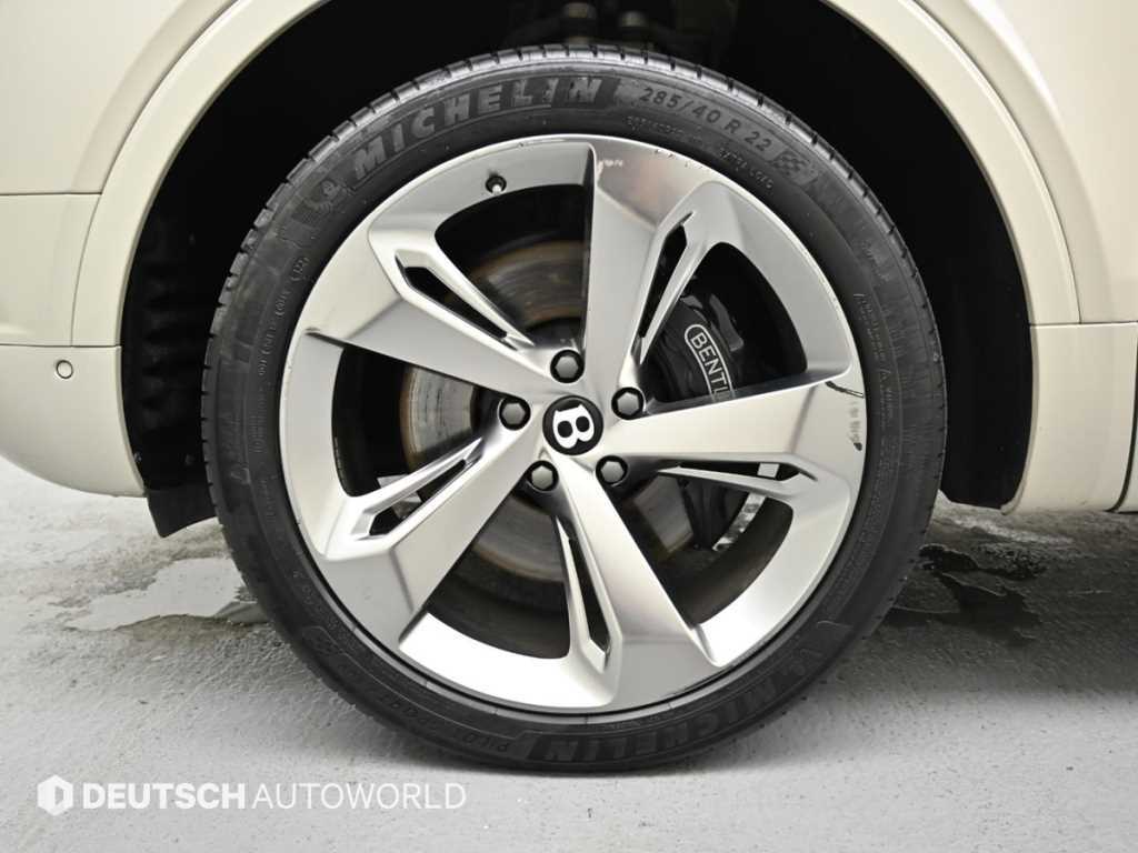 Bentley Bentayga — photo 05