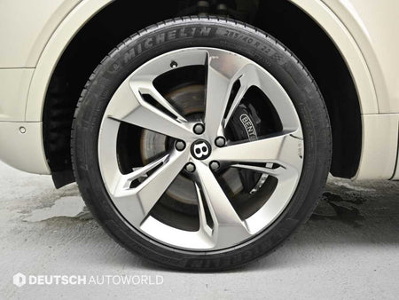 Bentley Bentayga — photo 05