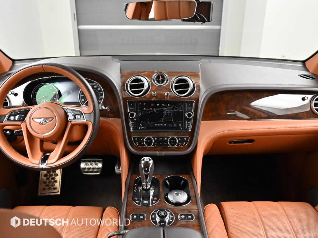 Bentley Bentayga — photo 07