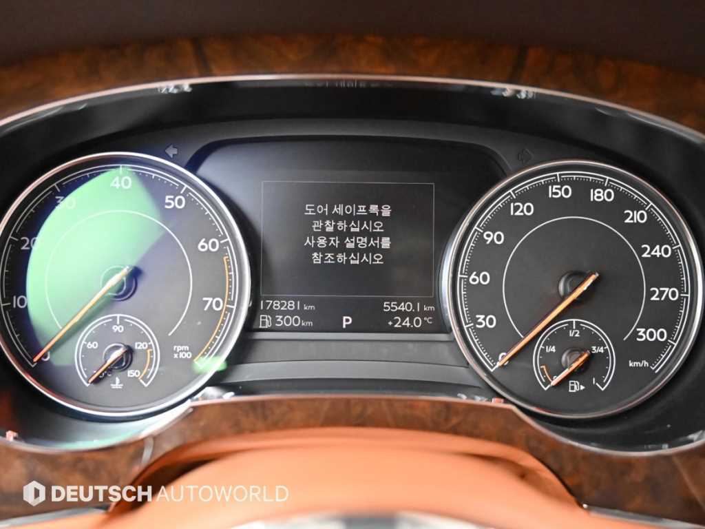 Bentley Bentayga — photo 08