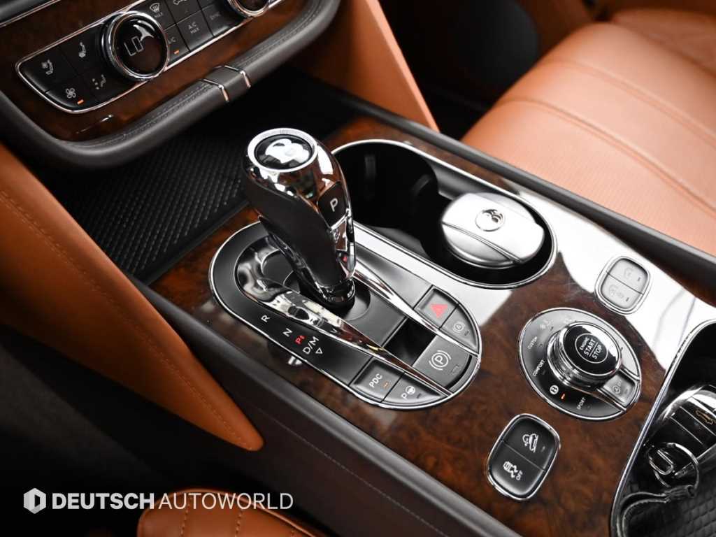 Bentley Bentayga — photo 09