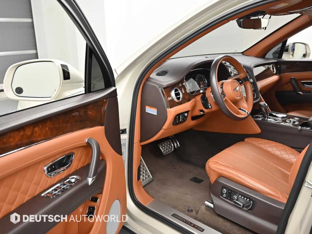 Bentley Bentayga — photo 11