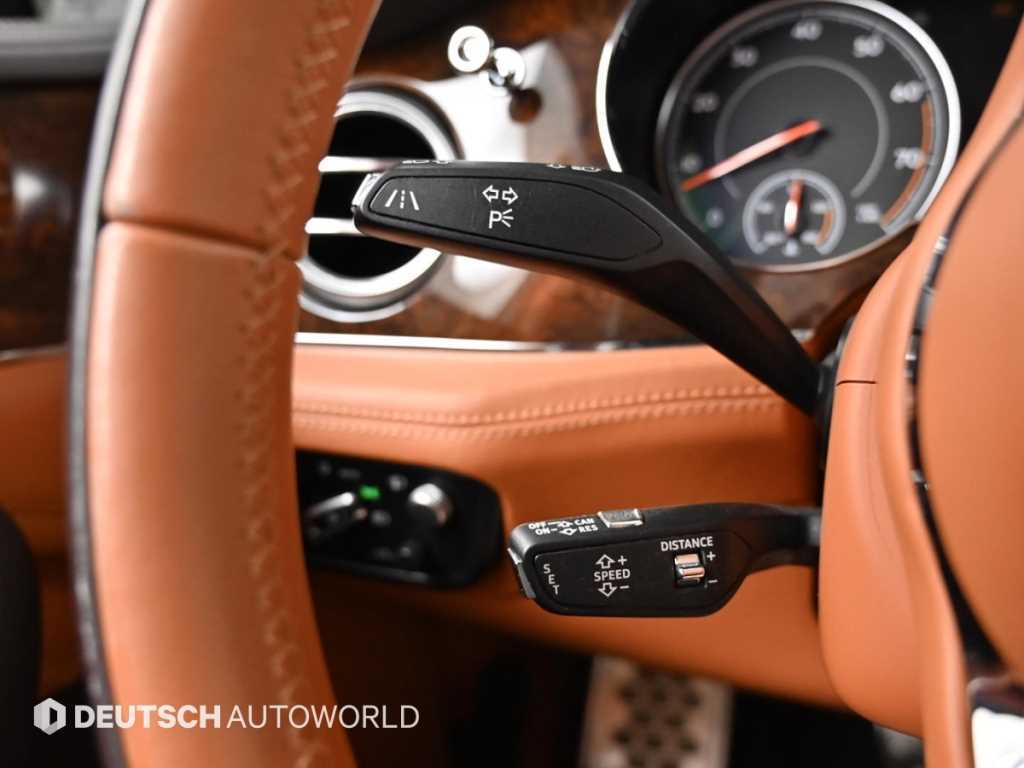 Bentley Bentayga — photo 18