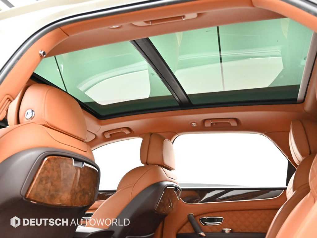 Bentley Bentayga — photo 19