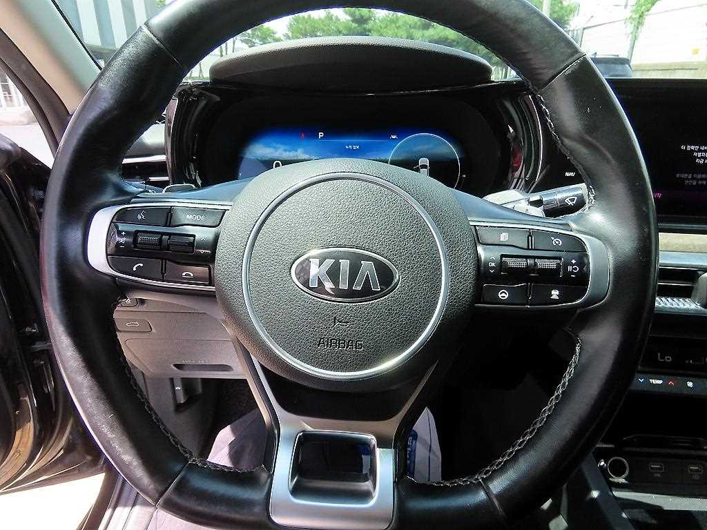 Kia K5 — photo 08