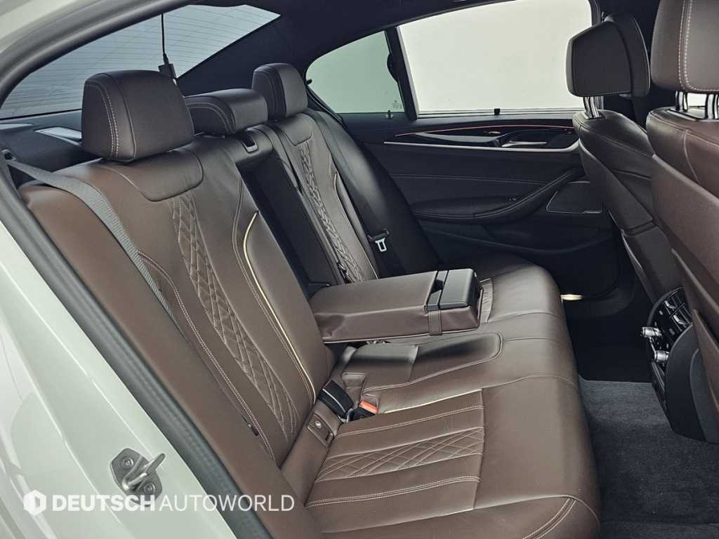 BMW 5-Series — photo 12