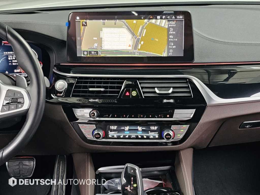BMW 5-Series — photo 14