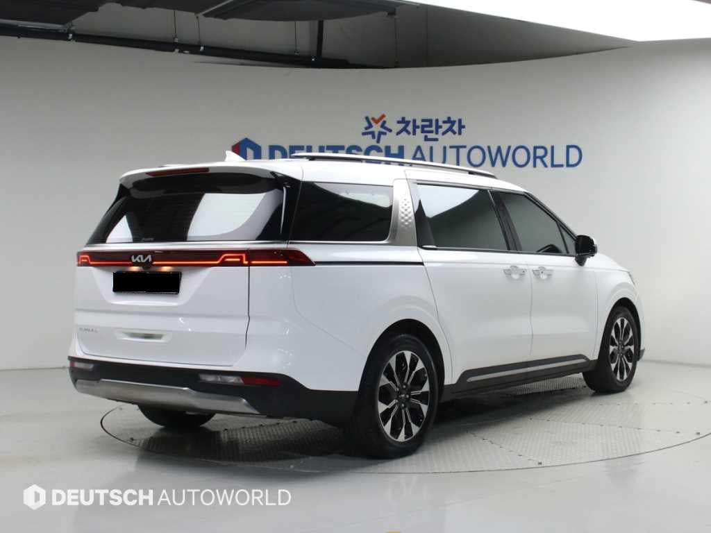 Kia Carnival — photo 02