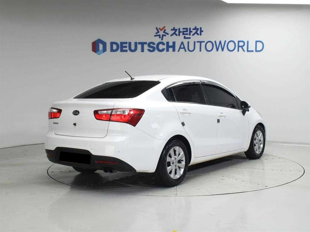Kia pride — photo 02