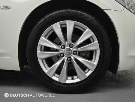 Infiniti M — photo 05
