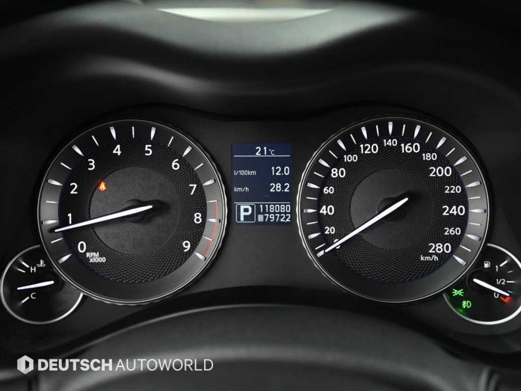 Infiniti M — photo 08