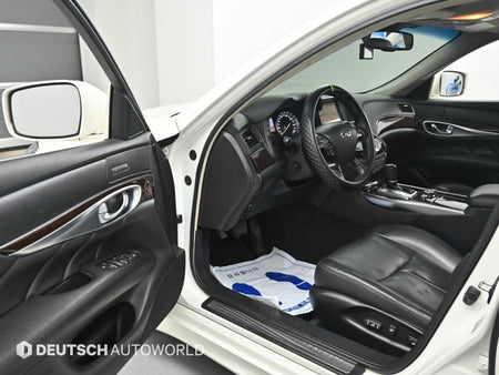 Infiniti M — photo 11