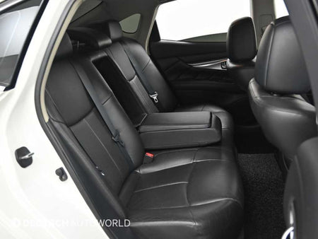 Infiniti M — photo 12