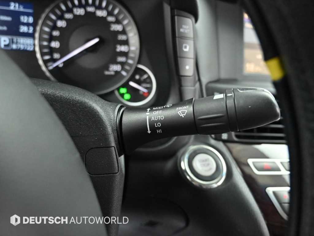 Infiniti M — photo 16