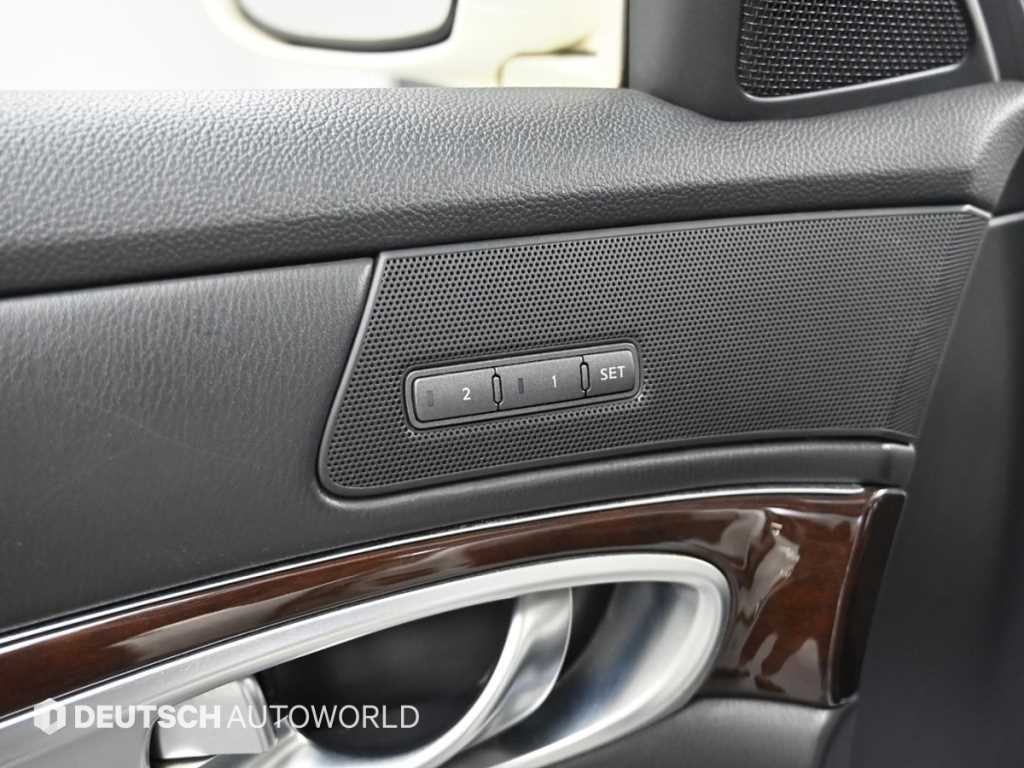 Infiniti M — photo 17