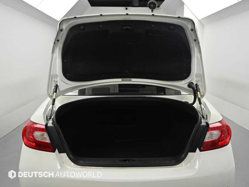 Infiniti M — photo 19