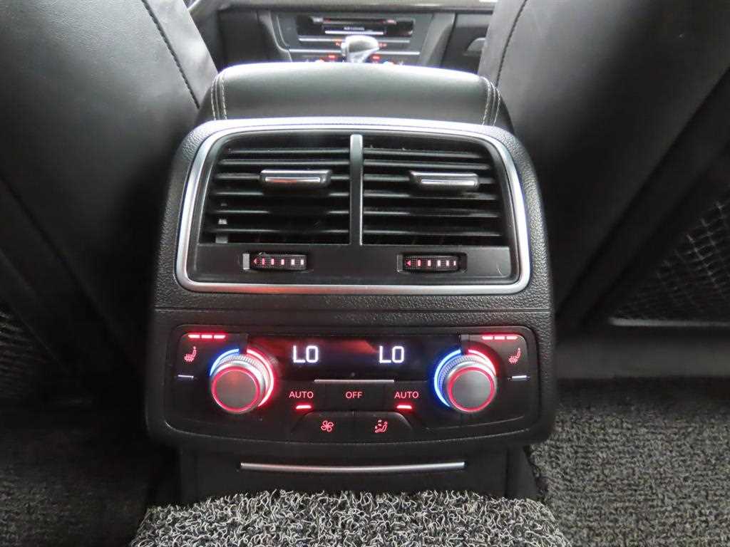 Audi S7 — photo 07