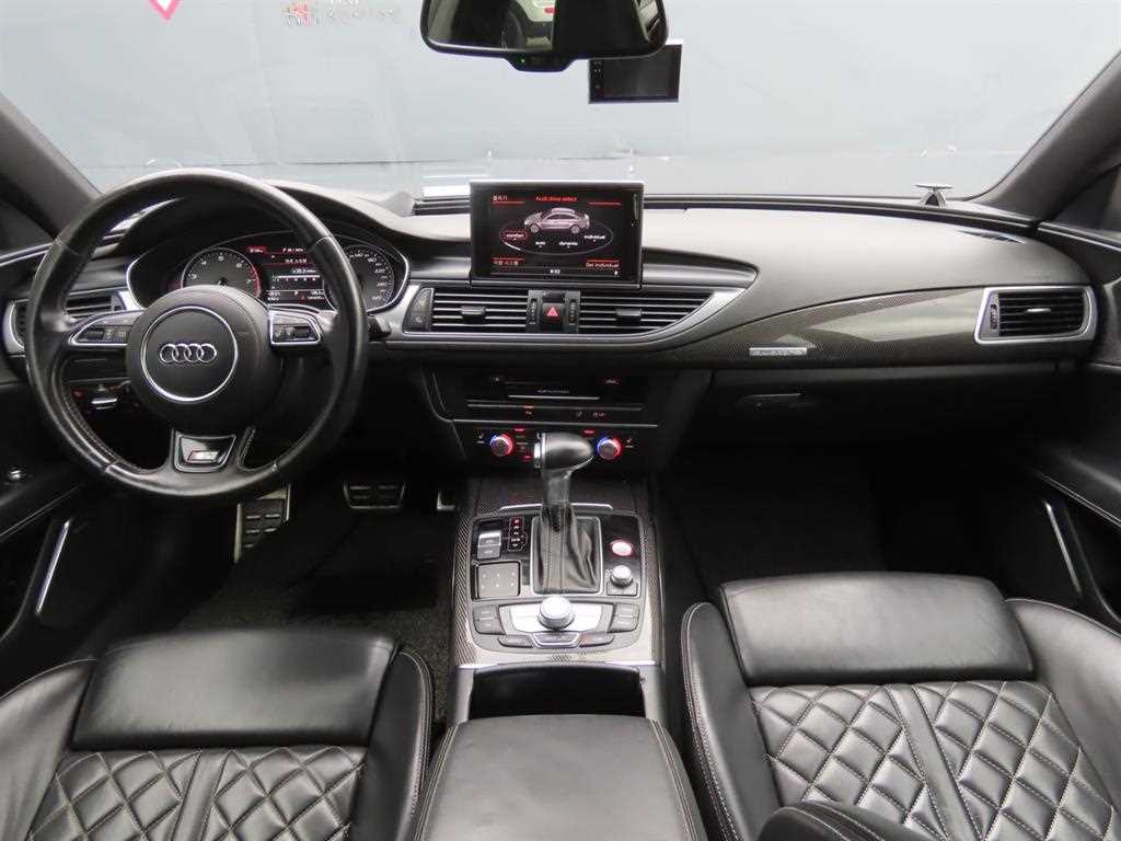 Audi S7 — photo 08