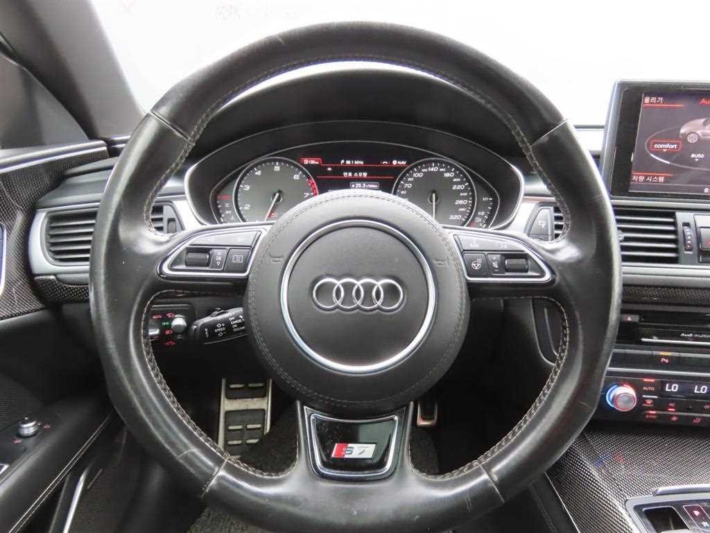 Audi S7 — photo 11
