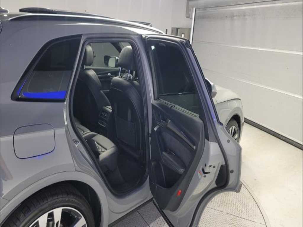 Audi SQ5 — photo 10