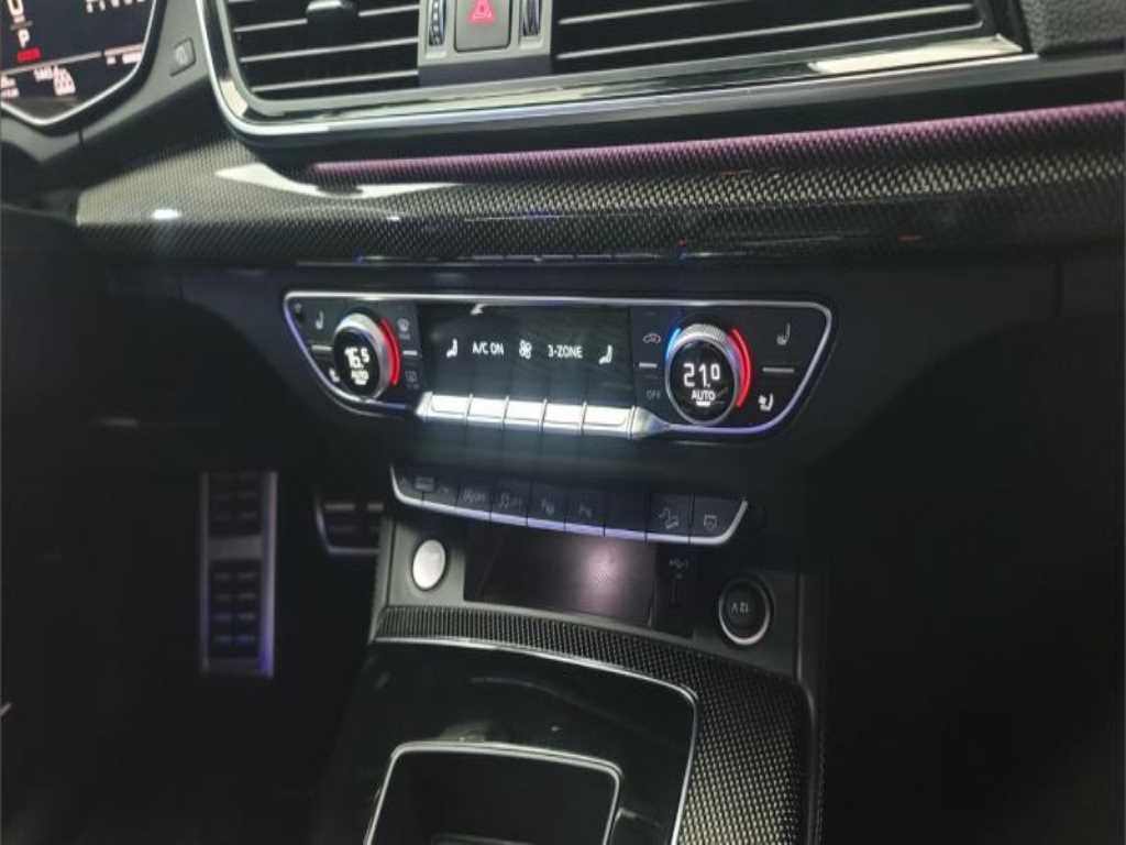 Audi SQ5 — photo 19