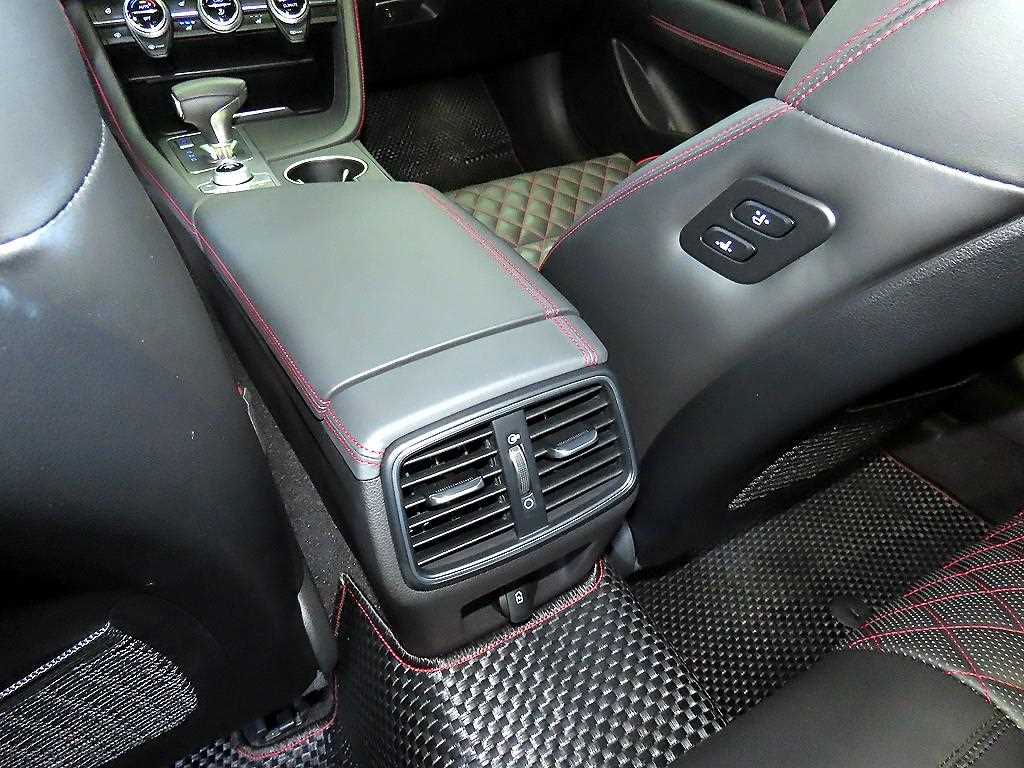 Genesis G70 — photo 14