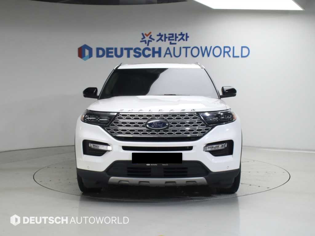 Ford Explorer — photo 03