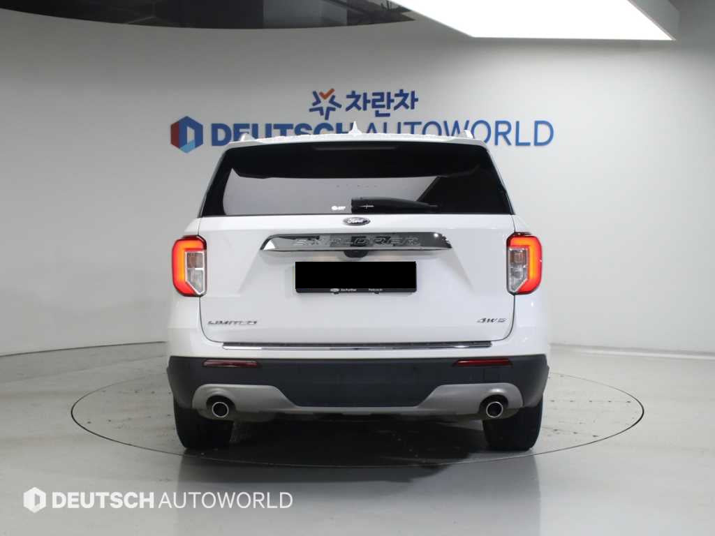 Ford Explorer — photo 04