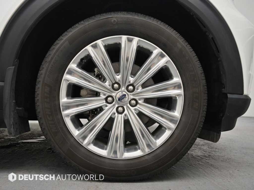 Ford Explorer — photo 05