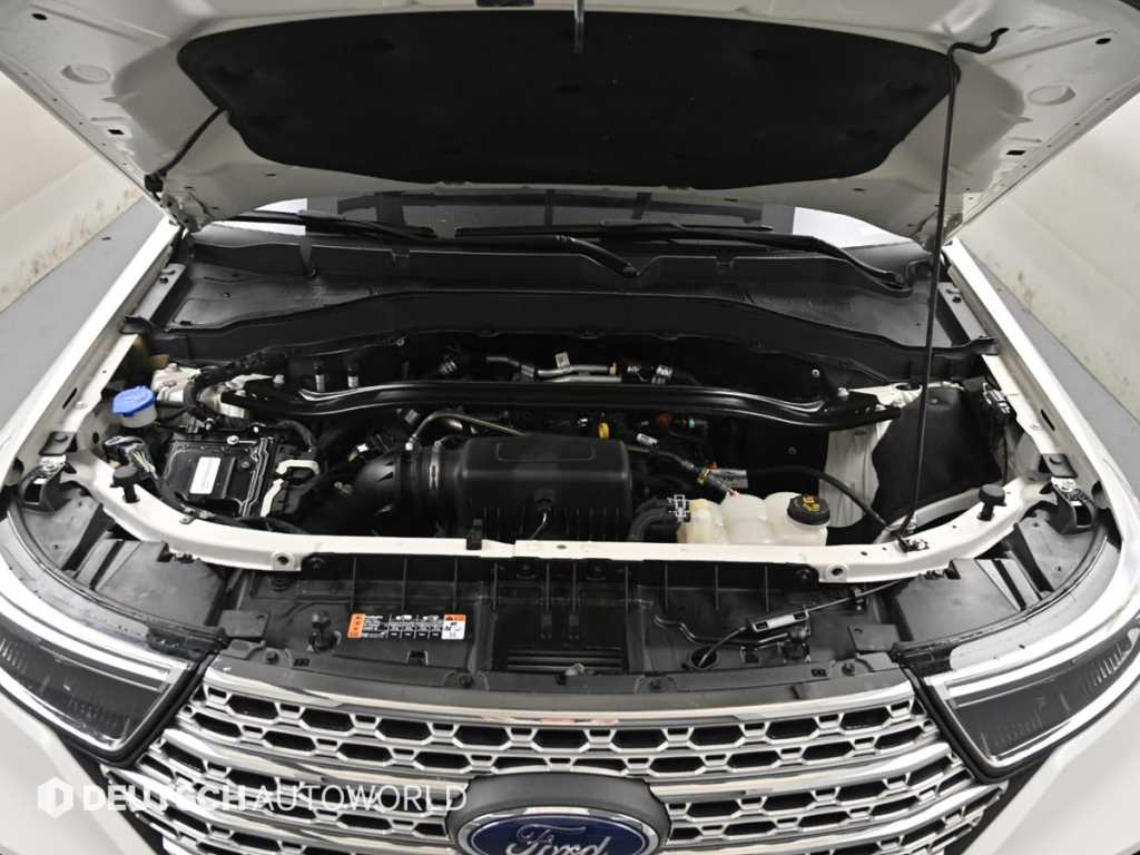Ford Explorer — photo 06