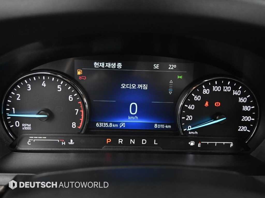 Ford Explorer — photo 08