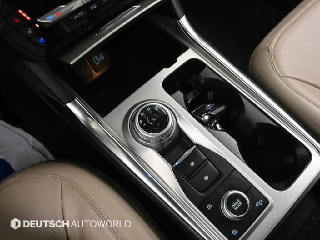 Ford Explorer — photo 09
