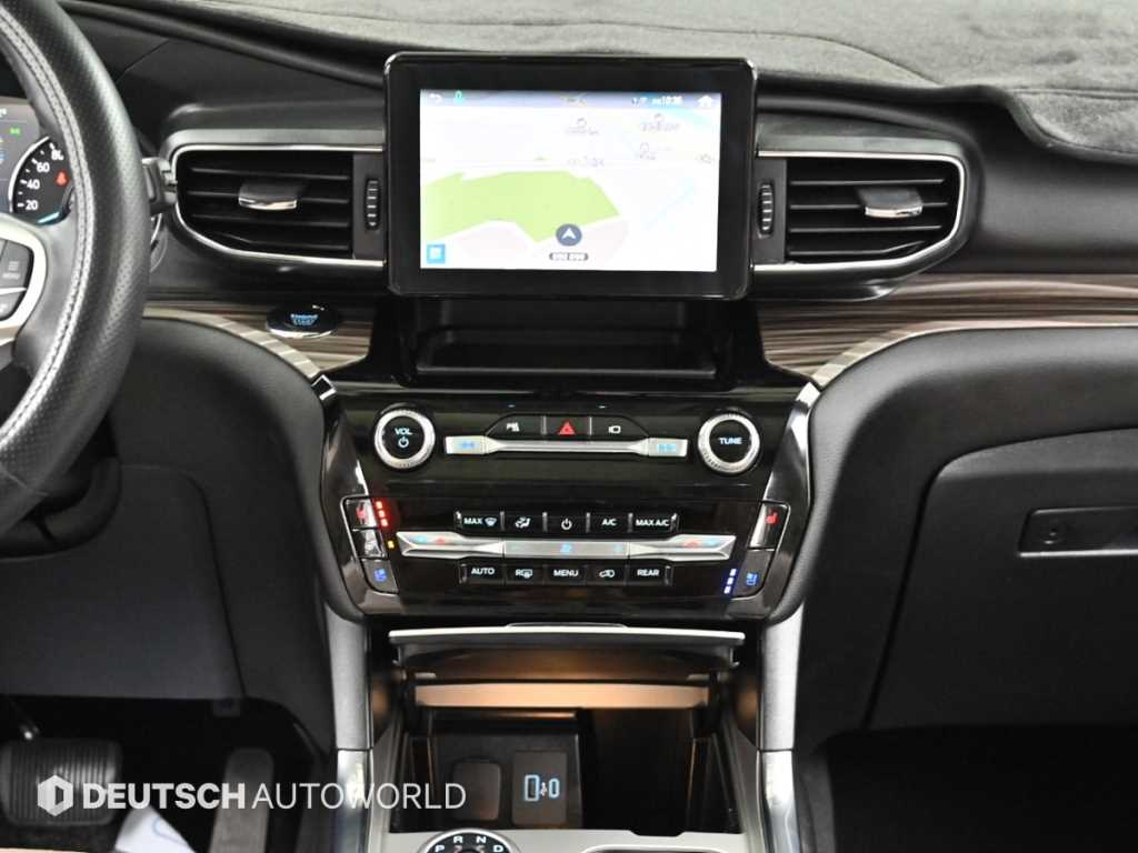 Ford Explorer — photo 14
