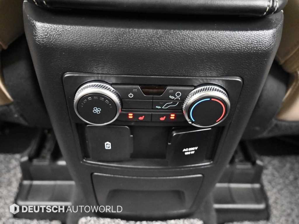 Ford Explorer — photo 16