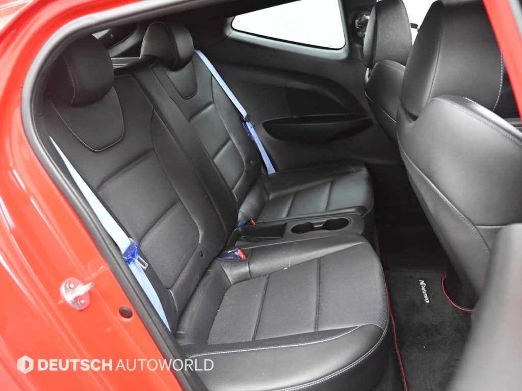 Hyundai Veloster — photo 12