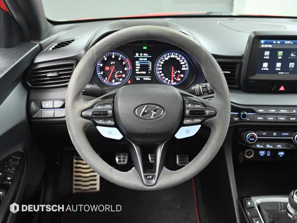 Hyundai Veloster — photo 13